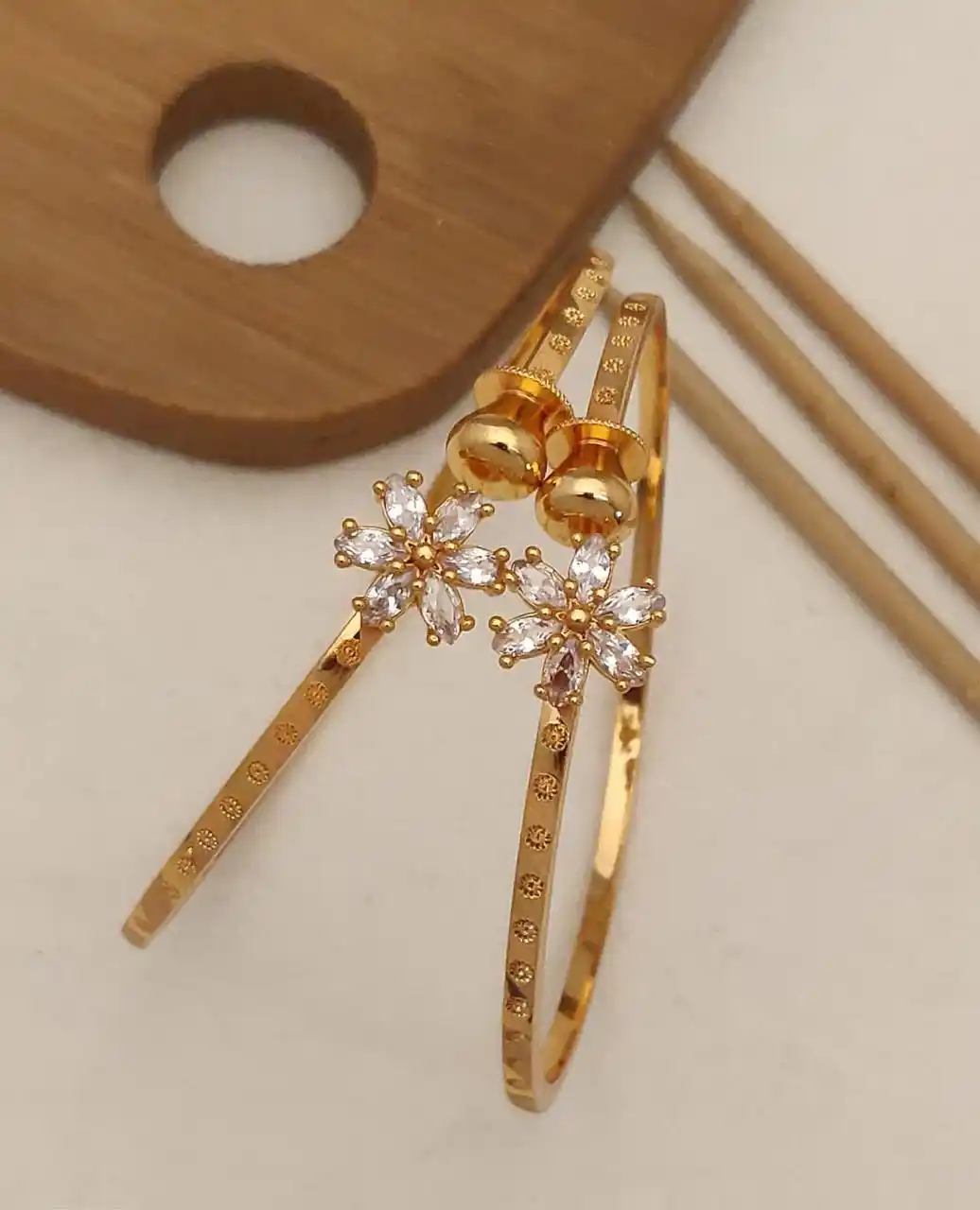 Designer high gold plated ad diamond floral design adjustable bangle.png