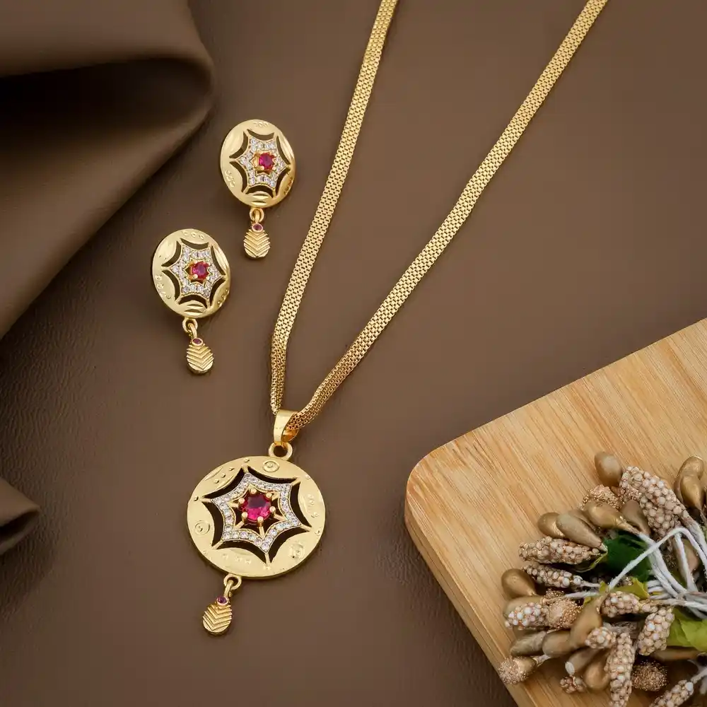 micro gold plated ad diamond studed fancy star penden set with chain.png