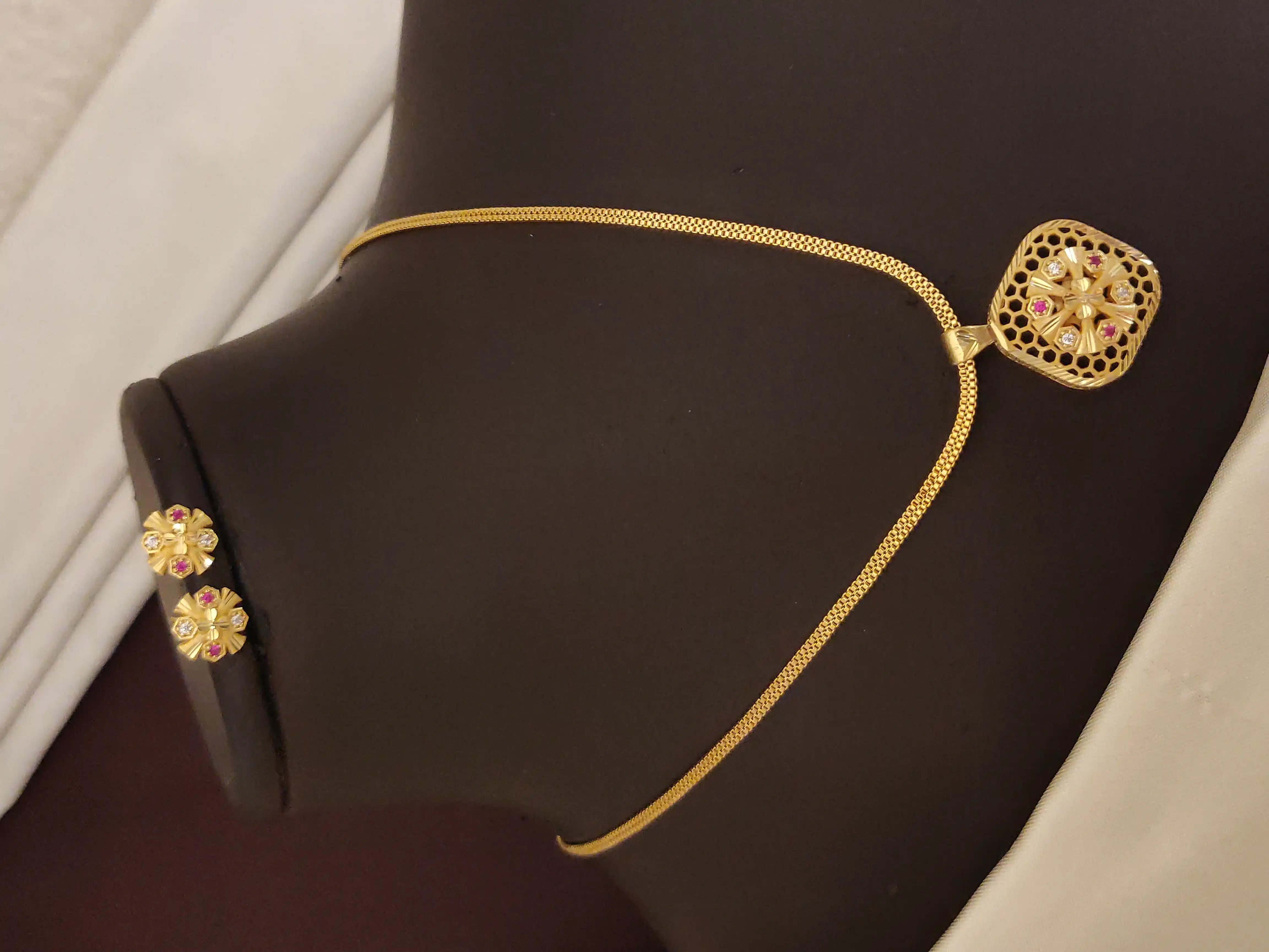 Designer Gold Plated Ruby & Diamond Floral Pendant Set with chain.png