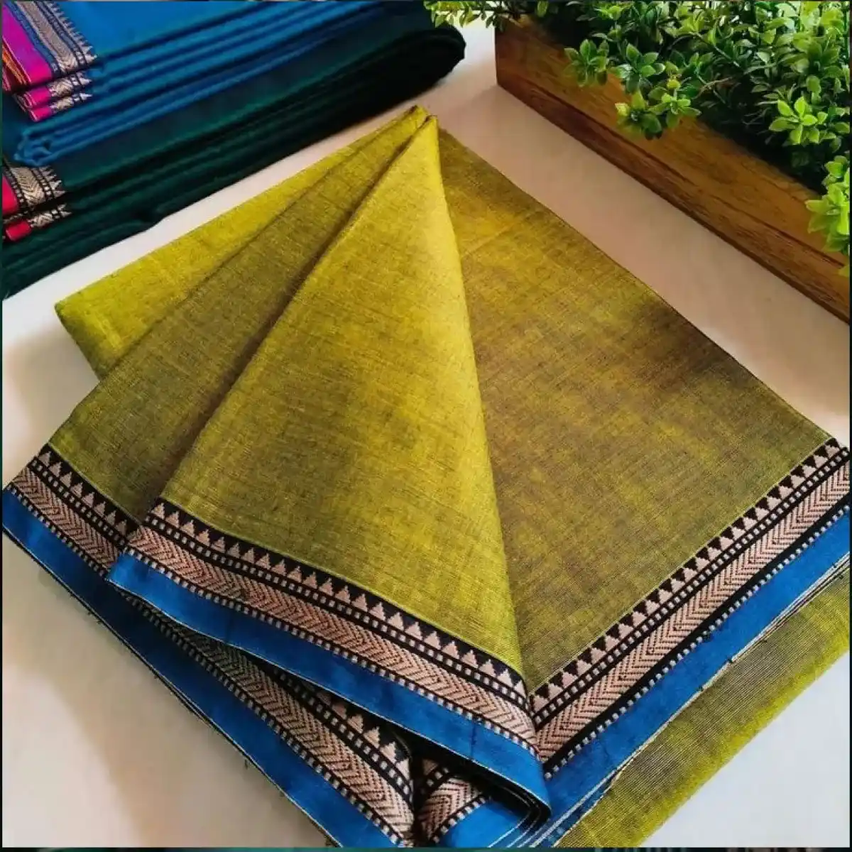 Mehandi Green Thin Border Narayanpet Pure Cotton Saree.png