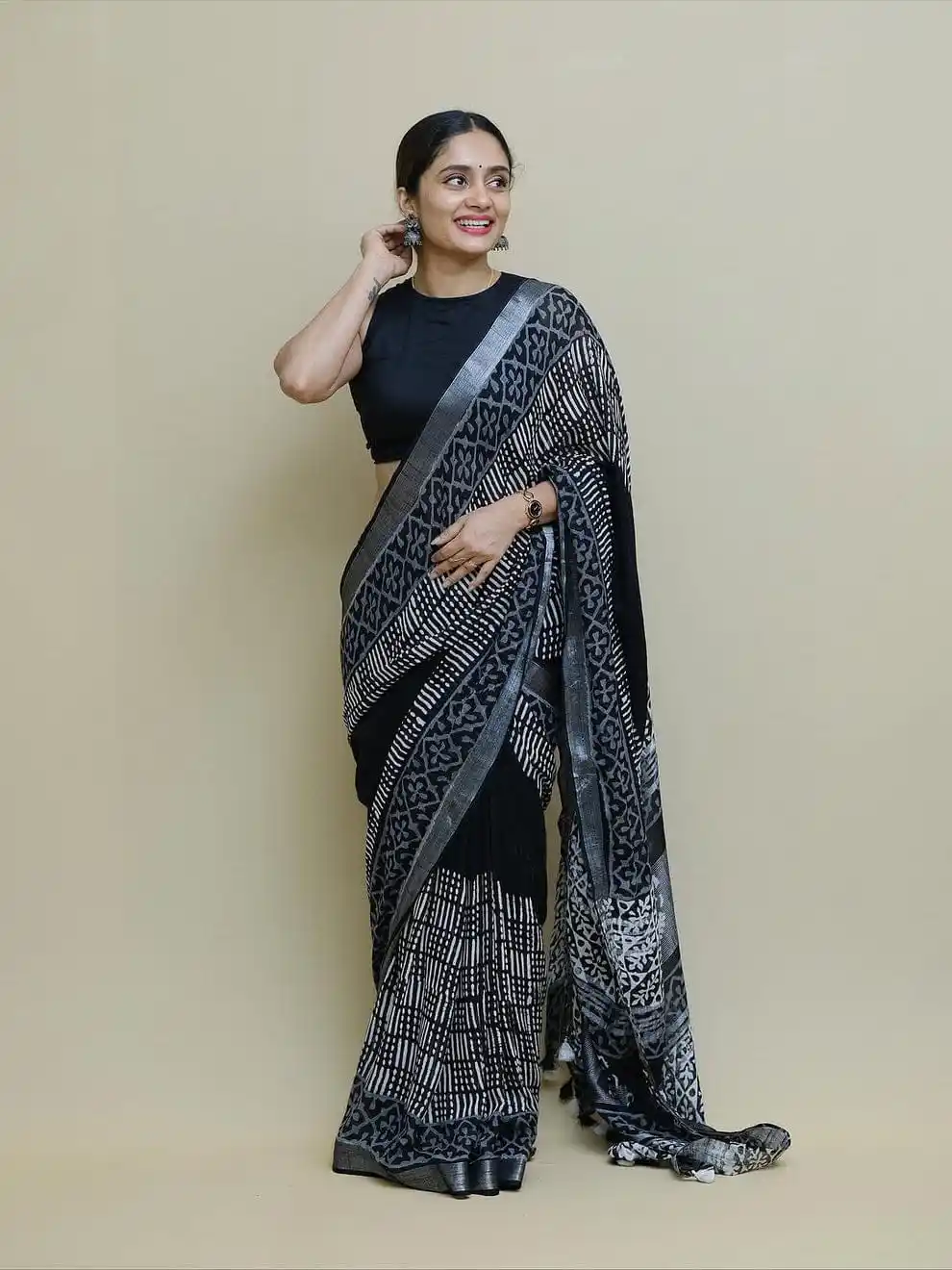 Premium Black Linen Saree With Blouse.png