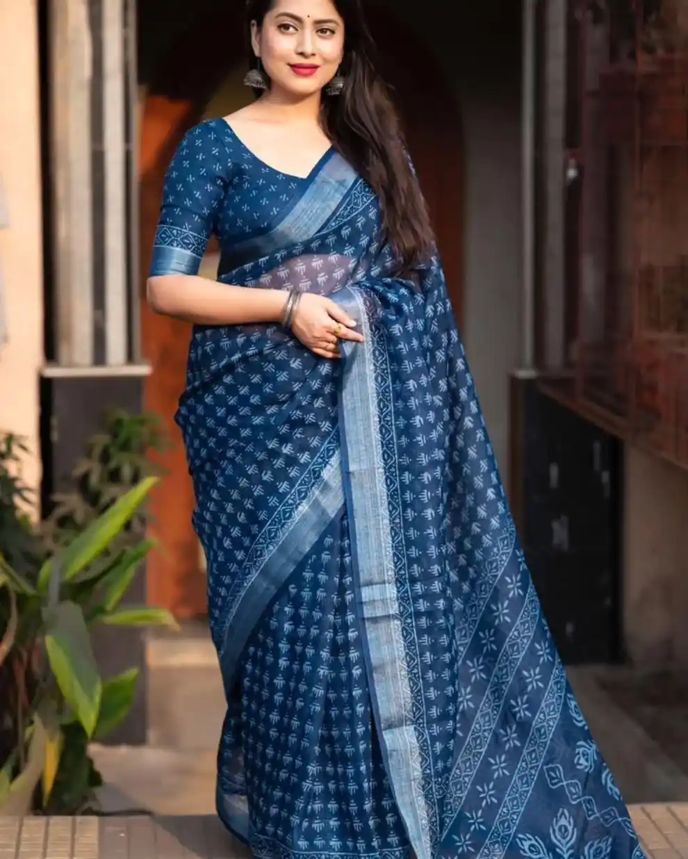 Attractive Blue Linen Digital Print Saree With Blouse Piece For Women.png