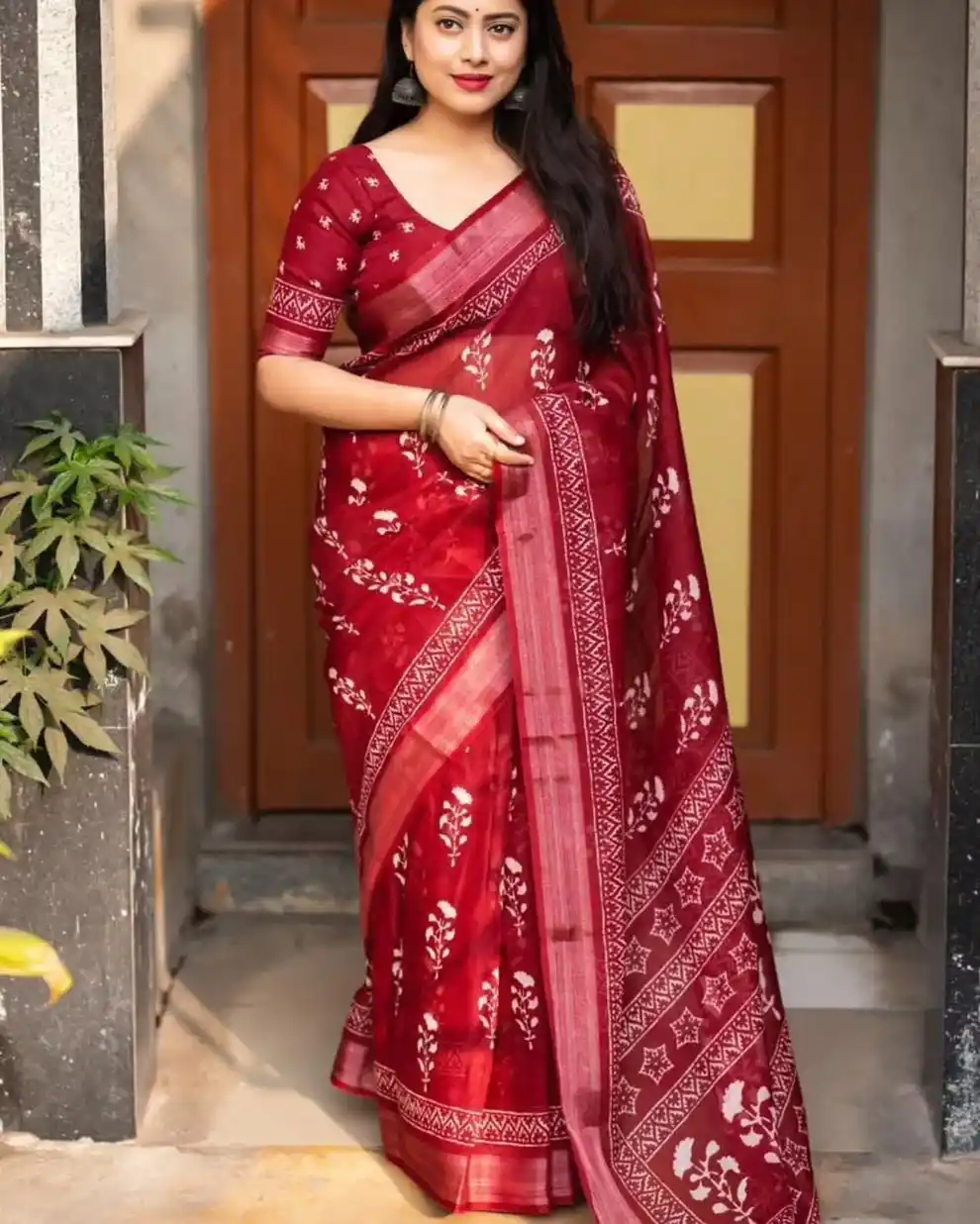 Attractive Red Linen Digital Print Saree with Blouse Piece for Women.png
