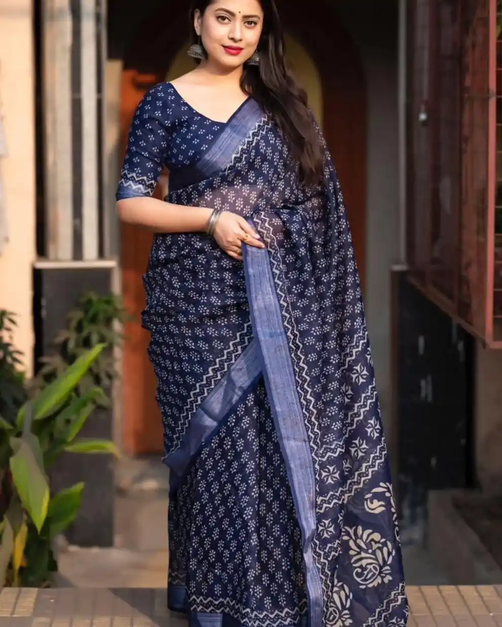 Attractive Navy Blue Linen Digital Print Saree With Blouse Piece For Women.png