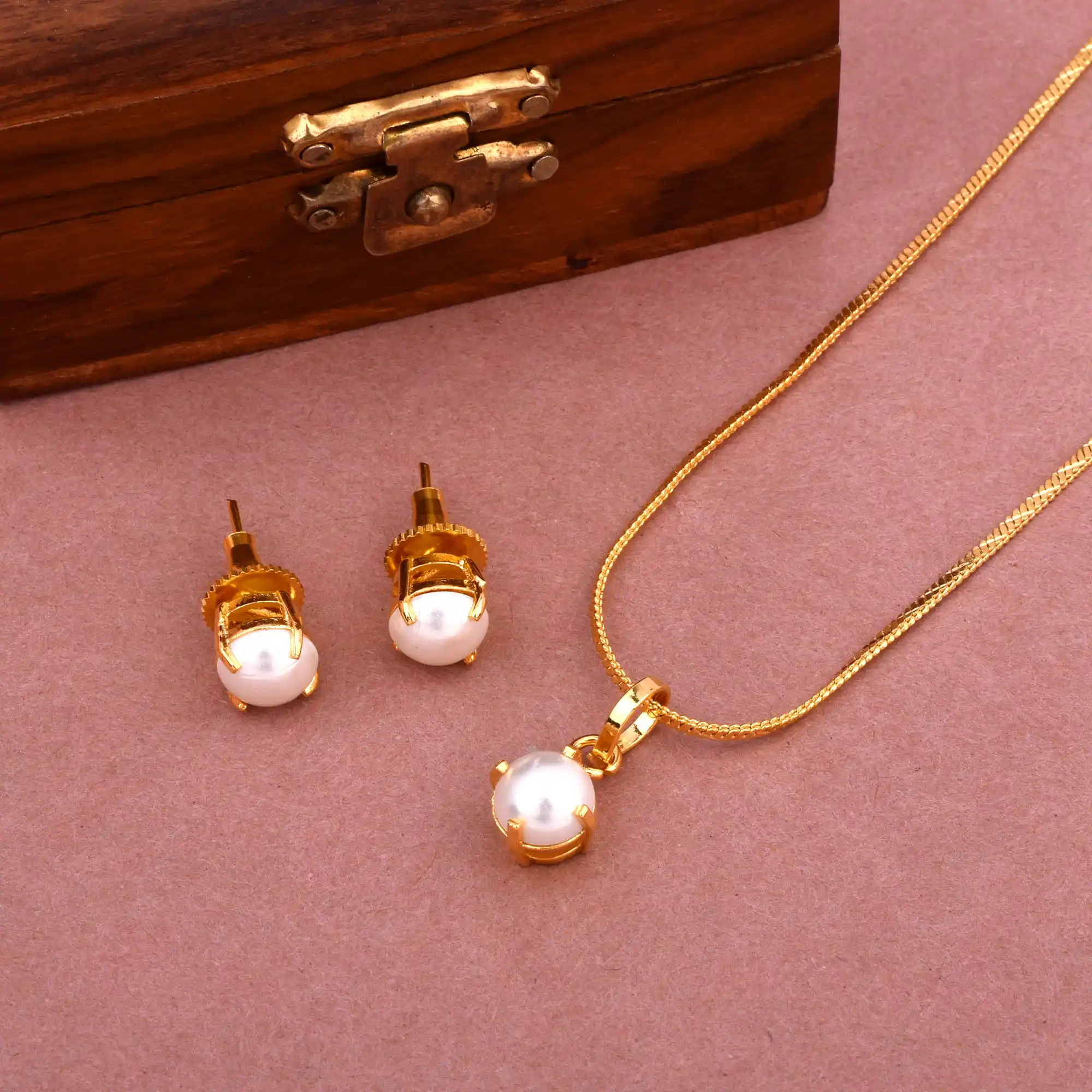 Gold Plated Glowing Pearl Pendant Set with Ear Rings.png