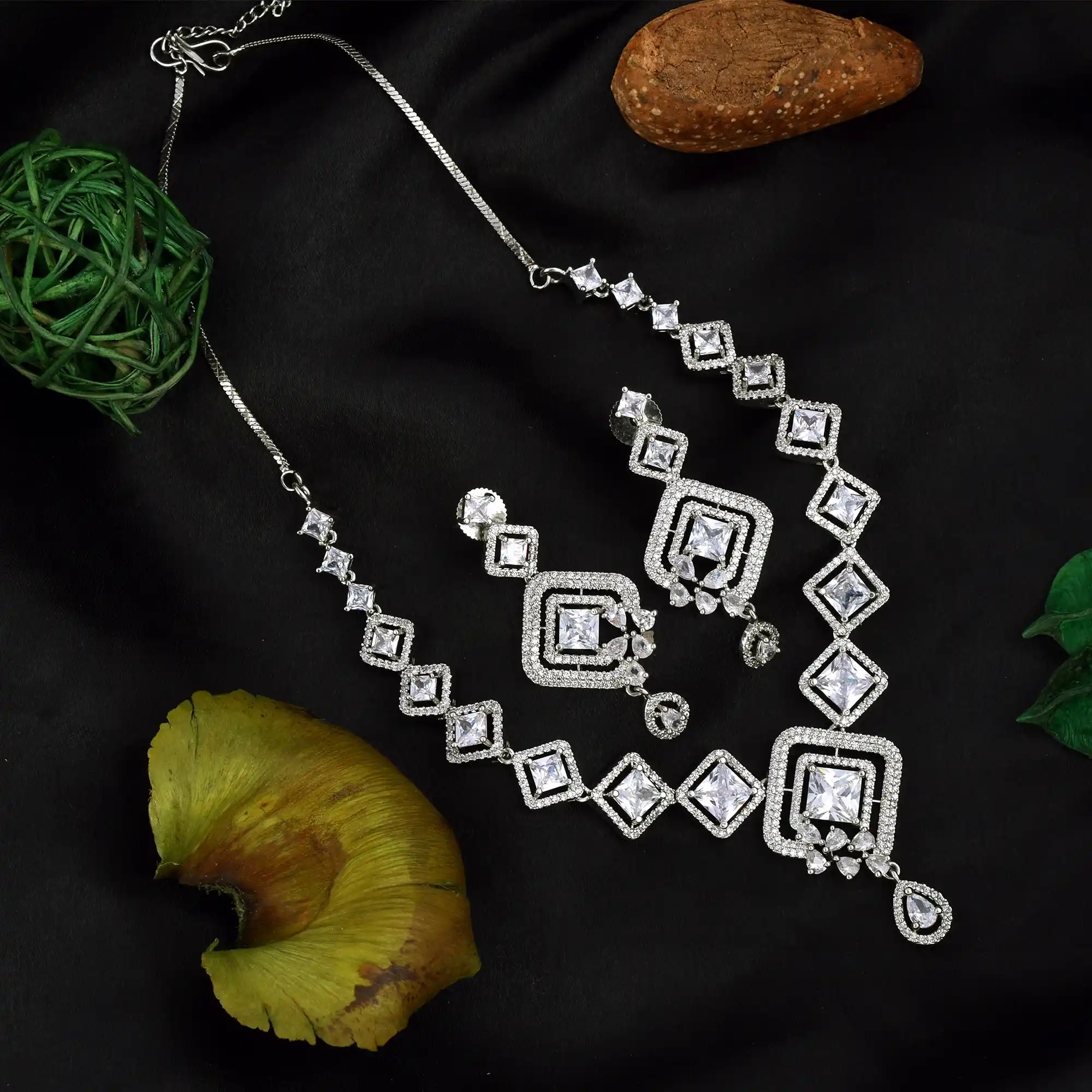Eternal Diamond Necklace Set with Chain.png
