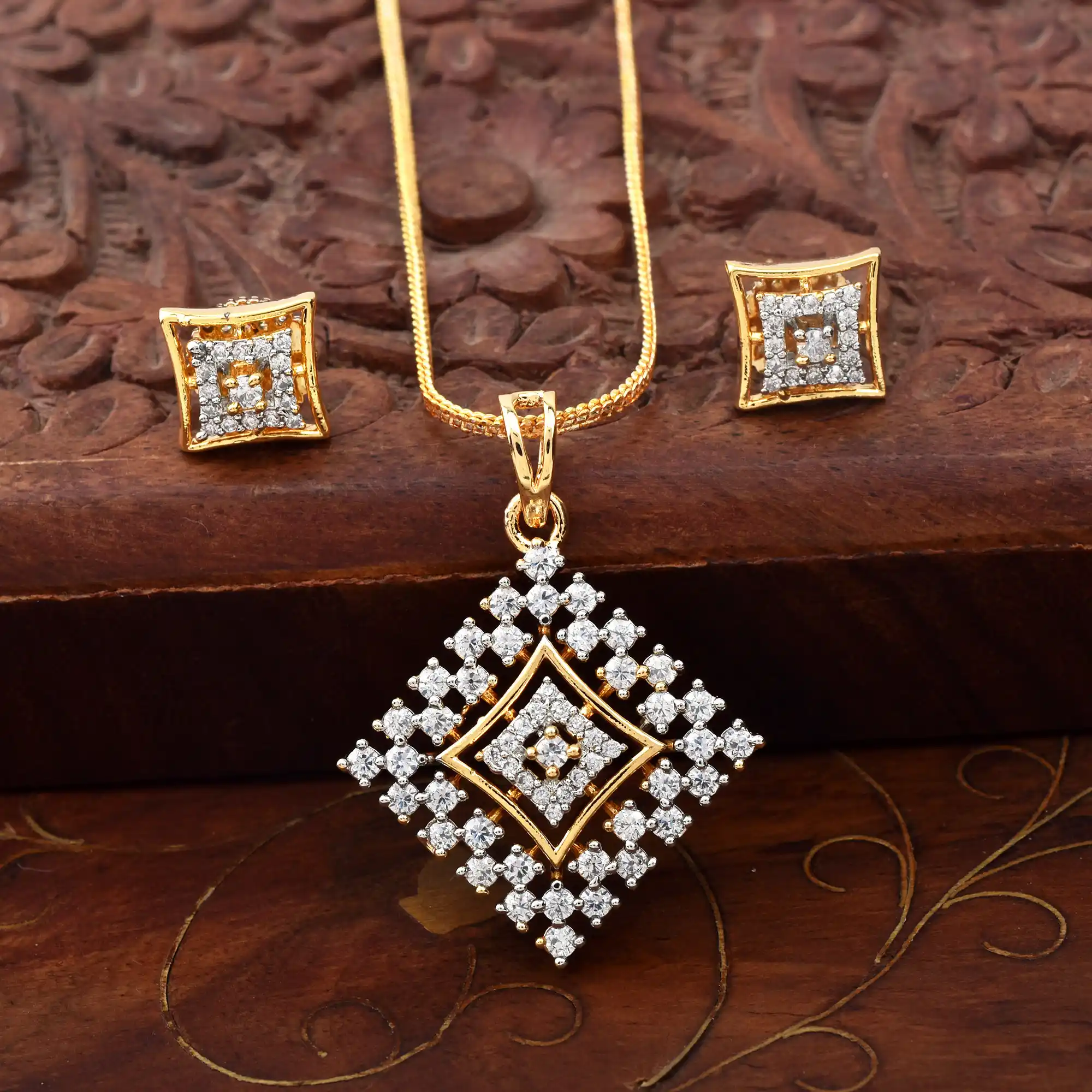 Starlight Elegance Pendant Set with Chain.png