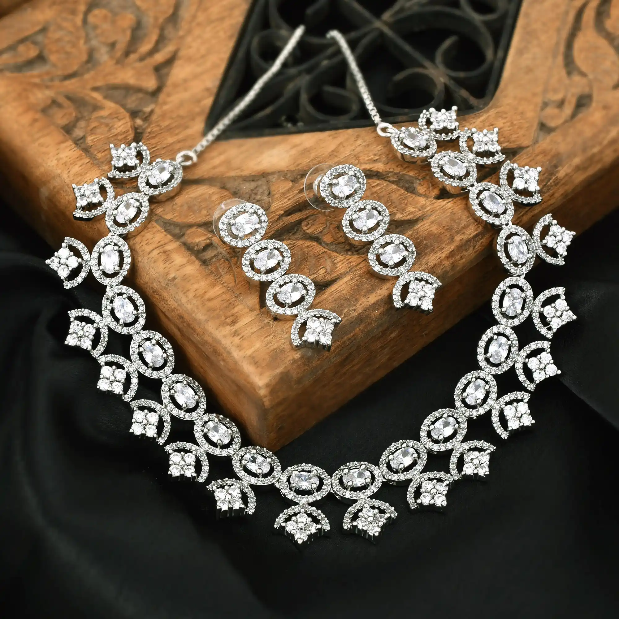 Zircon Necklace Set with Chain for Women.png