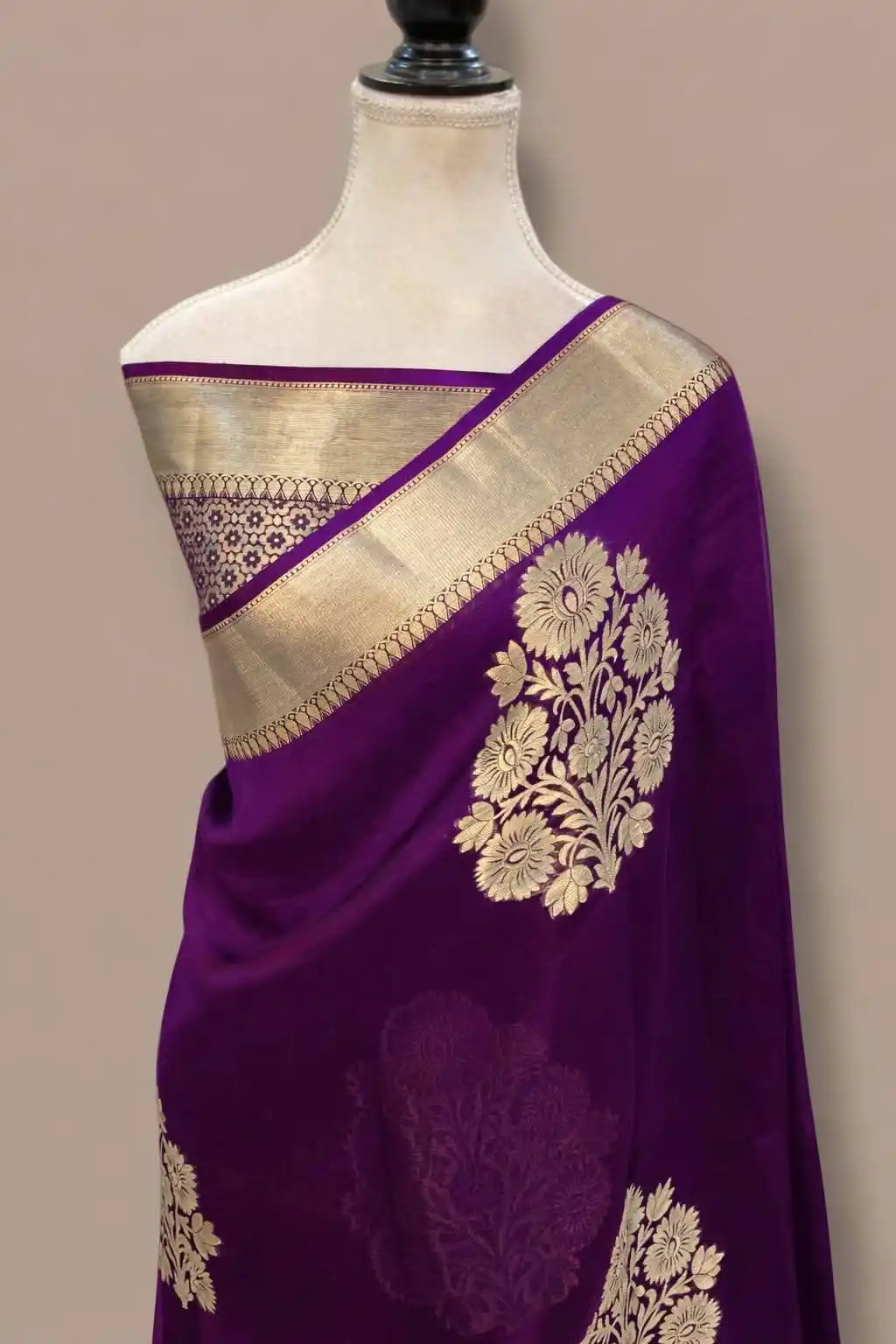 Kanchipuram lichi silk saree.png