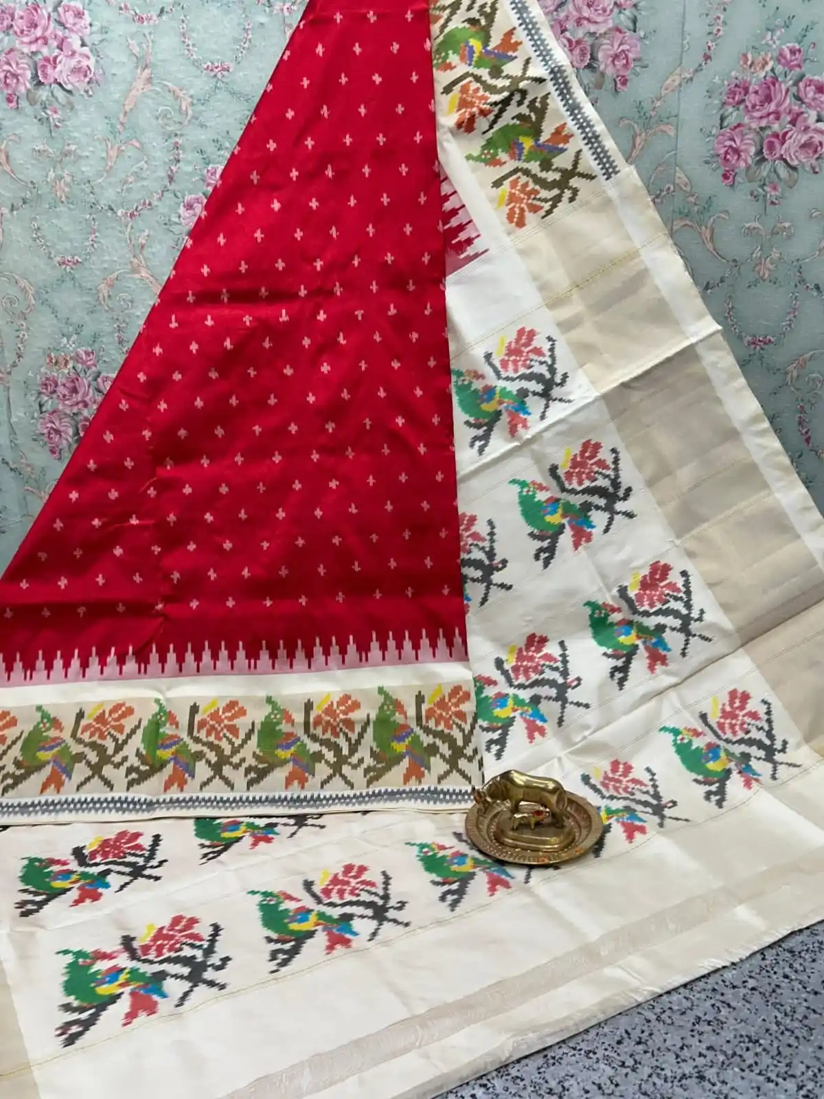 POCHAMPALLI DESIGNER AND DOLLA SILK FABRIC SAREES.png