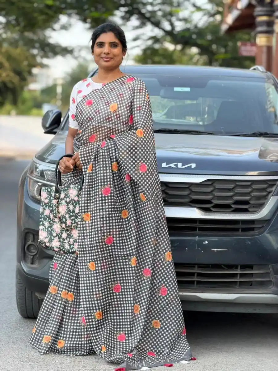 LATEST LINEN SAREES.png