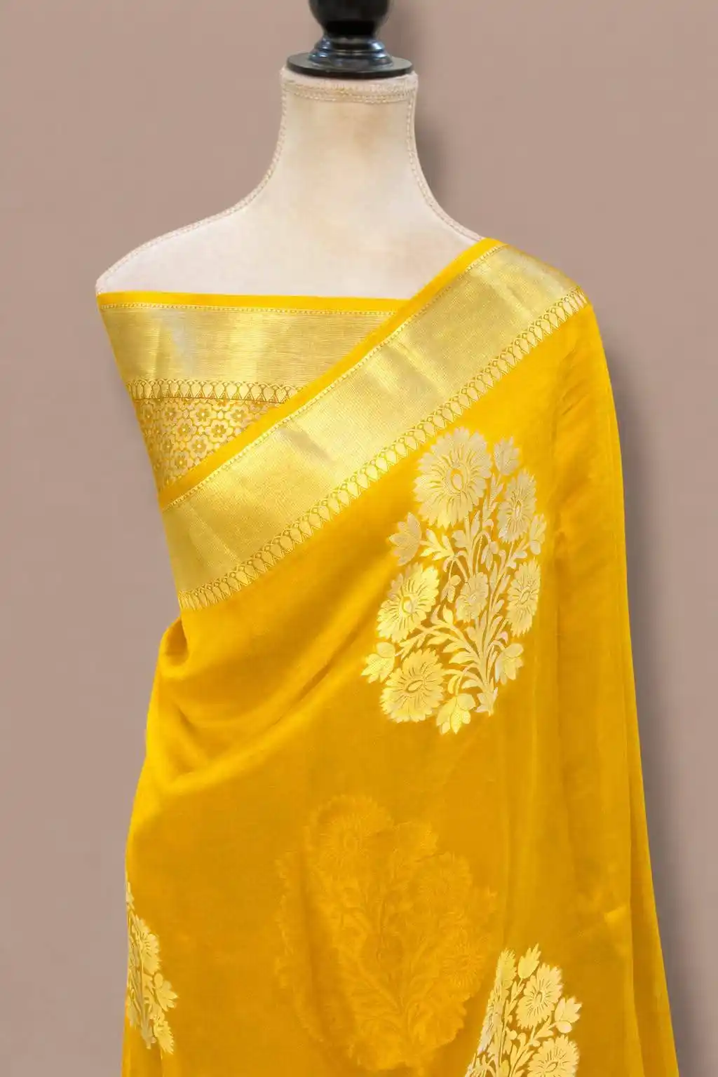 Kanchipuram lichi silk saree.png